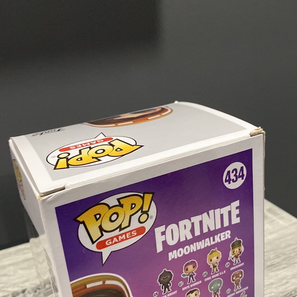Funko Pop! Games | Fortnite #434: Moonwalker (2018) - Collectible Vinyl Figure - Picture 13 of 15